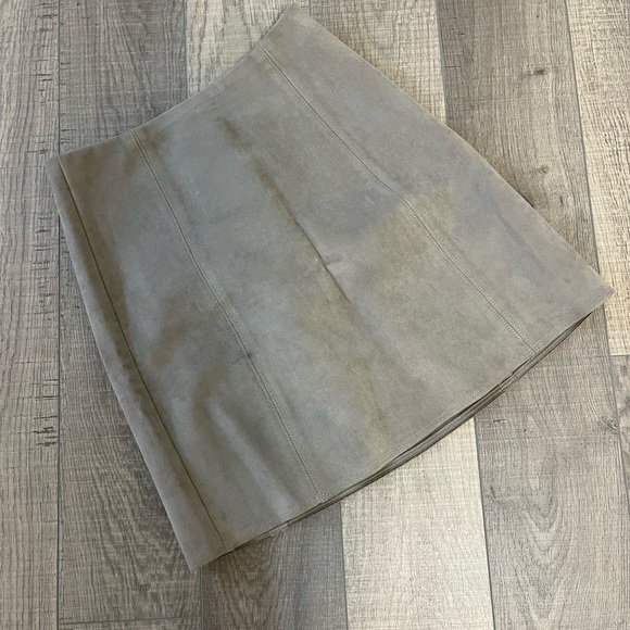 Aritzia hopper skirt - Picture 2 of 3